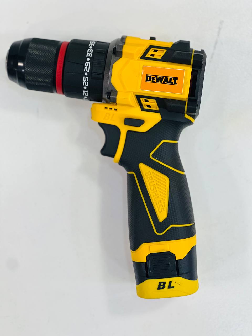 دریل شارژی دیوالت براشلس   24ولت  سه حالته  نظام 13